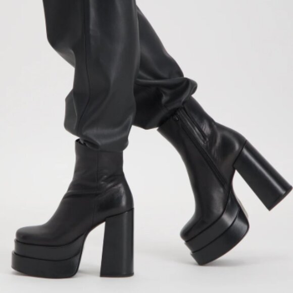 $299 TRENDING Steve Madden Cobra Double Platform Chunky Heel Ankle Bootie - Picture 9 of 10